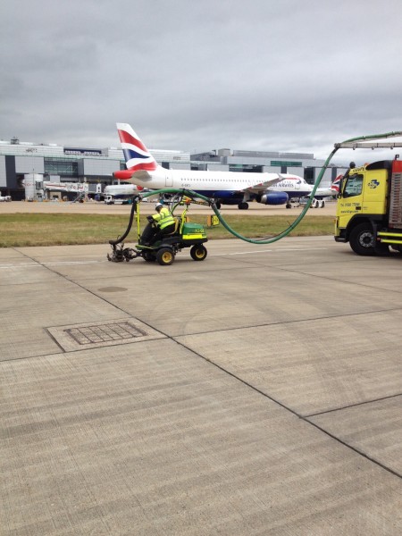 H2GO hydroblasting line removal Gatwick Airport